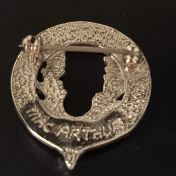 Mac Arthur CLAN Scottish crest brooch - Picture 2 of 5